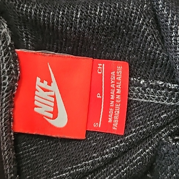 Nike Joggers - Picture 5 of 7